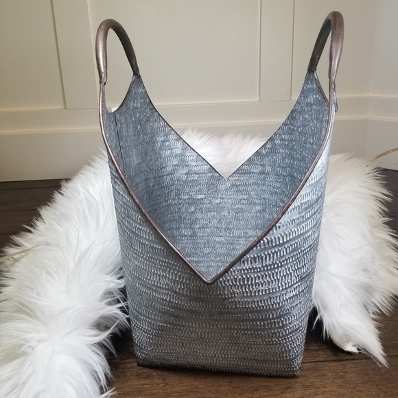 HD Designs Metal Basket | 14.5" T x 9.5" W - Picture 4 of 7